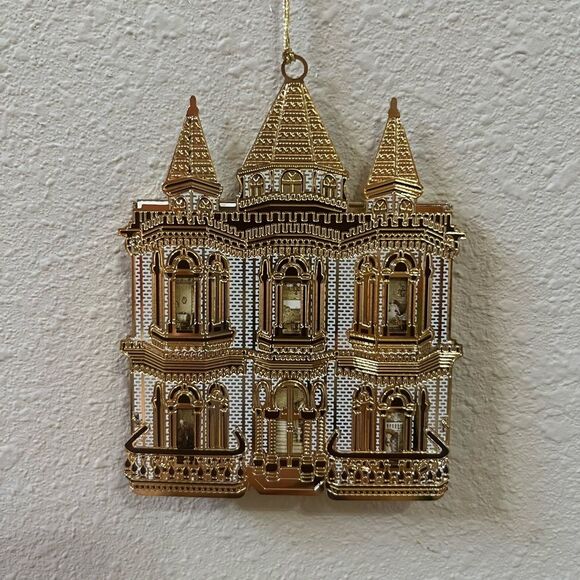 Doll Houses of the World Christmas Ornament International Collectors Society - Picture 5 of 7